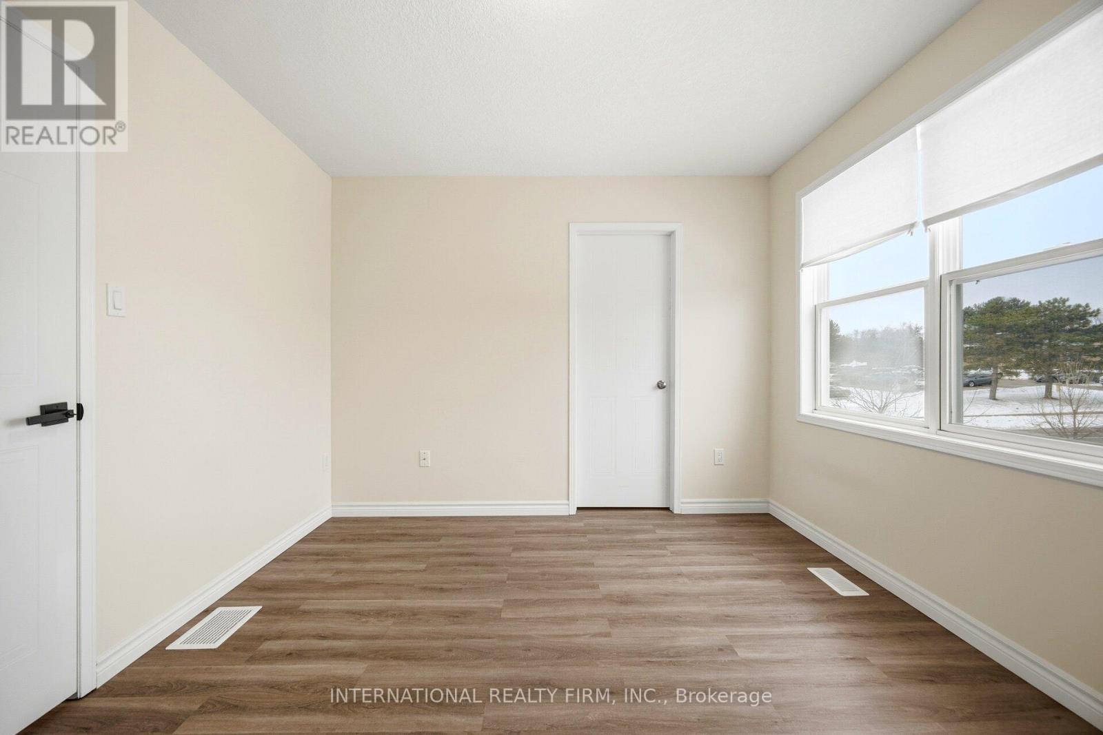 116 Brookfield Crescent, Kitchener, Ontario  N2E 0A7 - Photo 9 - X12654404