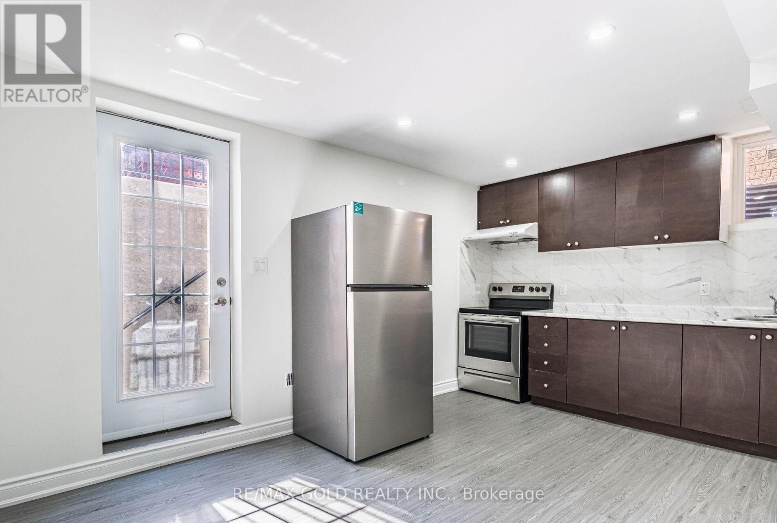 10 Chestermere (Bsmt) Crescent, Brampton, Ontario  L7A 2A4 - Photo 3 - W12654440