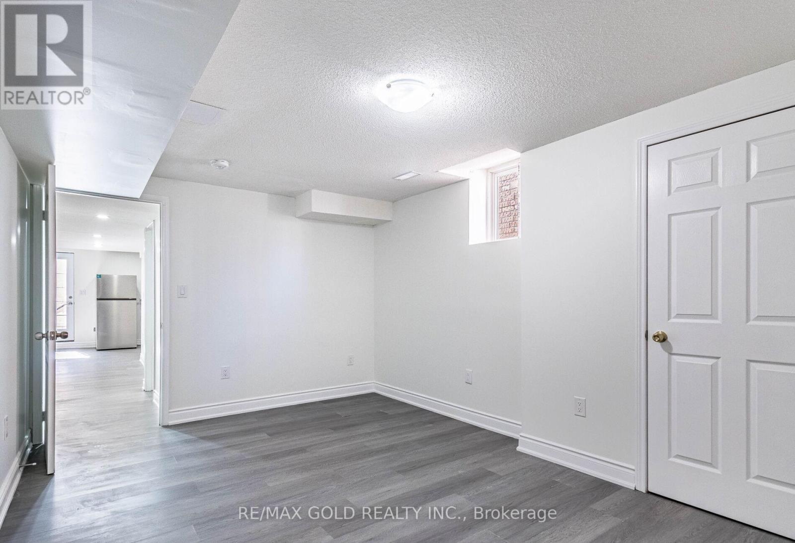 10 Chestermere (Bsmt) Crescent, Brampton, Ontario  L7A 2A4 - Photo 6 - W12654440