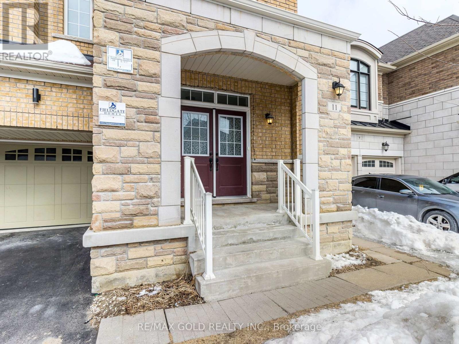 11 Clunburry Road, Brampton, Ontario  L7A 5B4 - Photo 2 - W12654442