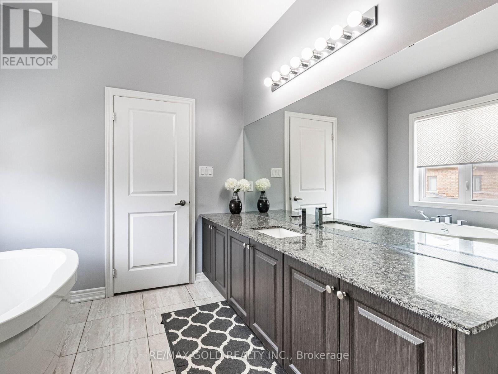 11 Clunburry Road, Brampton, Ontario  L7A 5B4 - Photo 21 - W12654442