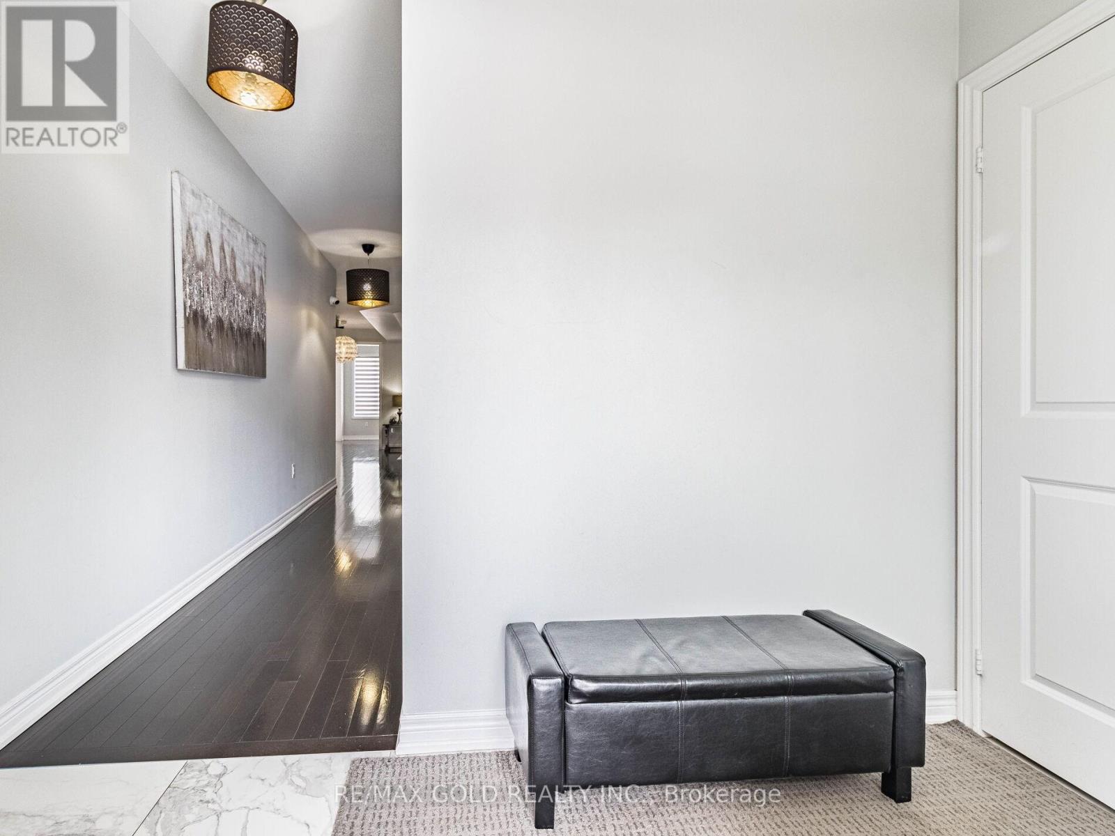 11 Clunburry Road, Brampton, Ontario  L7A 5B4 - Photo 3 - W12654442