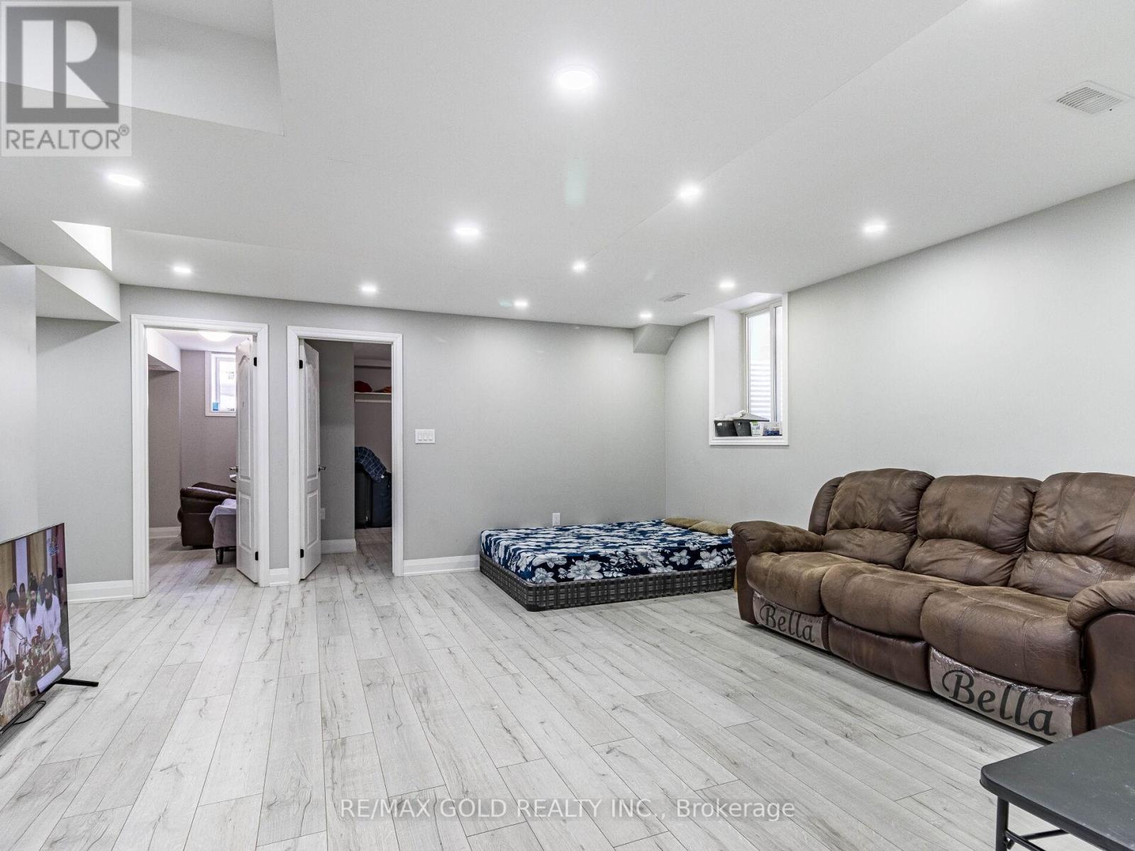 11 Clunburry Road, Brampton, Ontario  L7A 5B4 - Photo 31 - W12654442