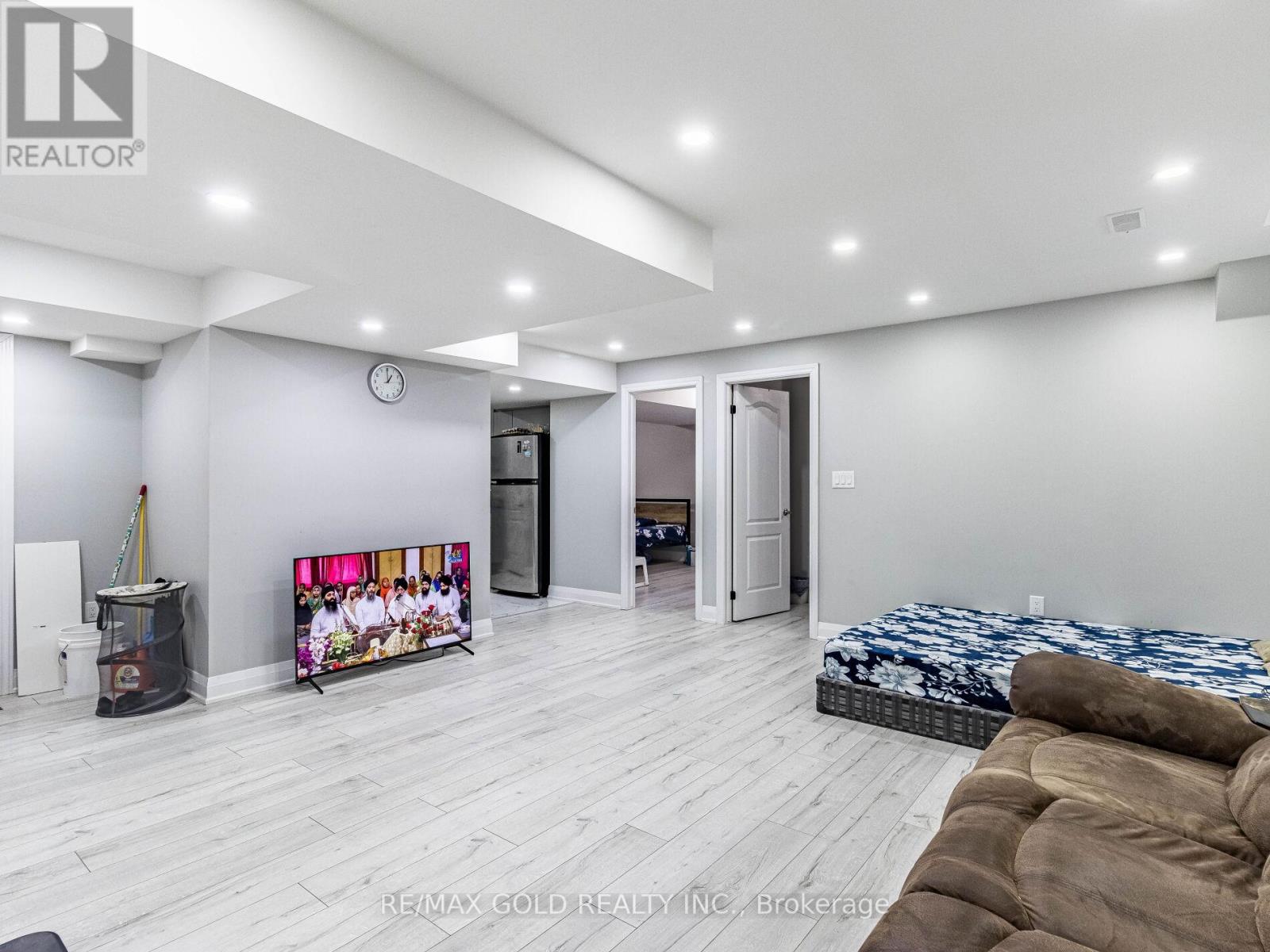 11 Clunburry Road, Brampton, Ontario  L7A 5B4 - Photo 32 - W12654442