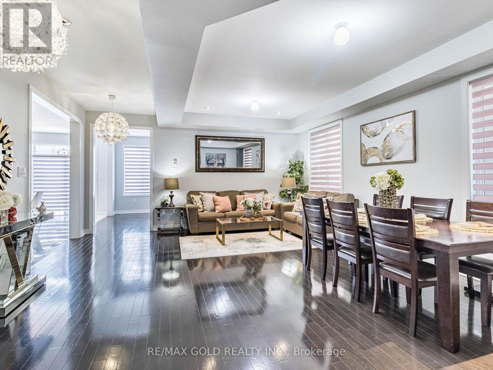 11 Clunburry Road, Brampton, Ontario  L7A 5B4 - Photo 6 - W12654442