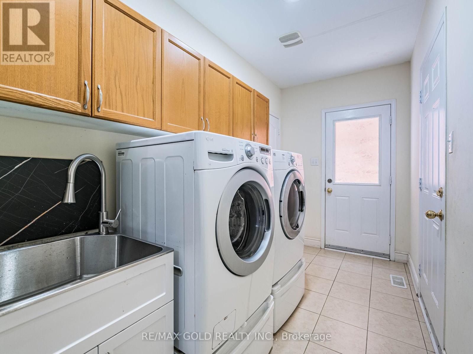 36 Treegrove Crescent, Brampton, Ontario  L7A 0K4 - Photo 21 - W12654444