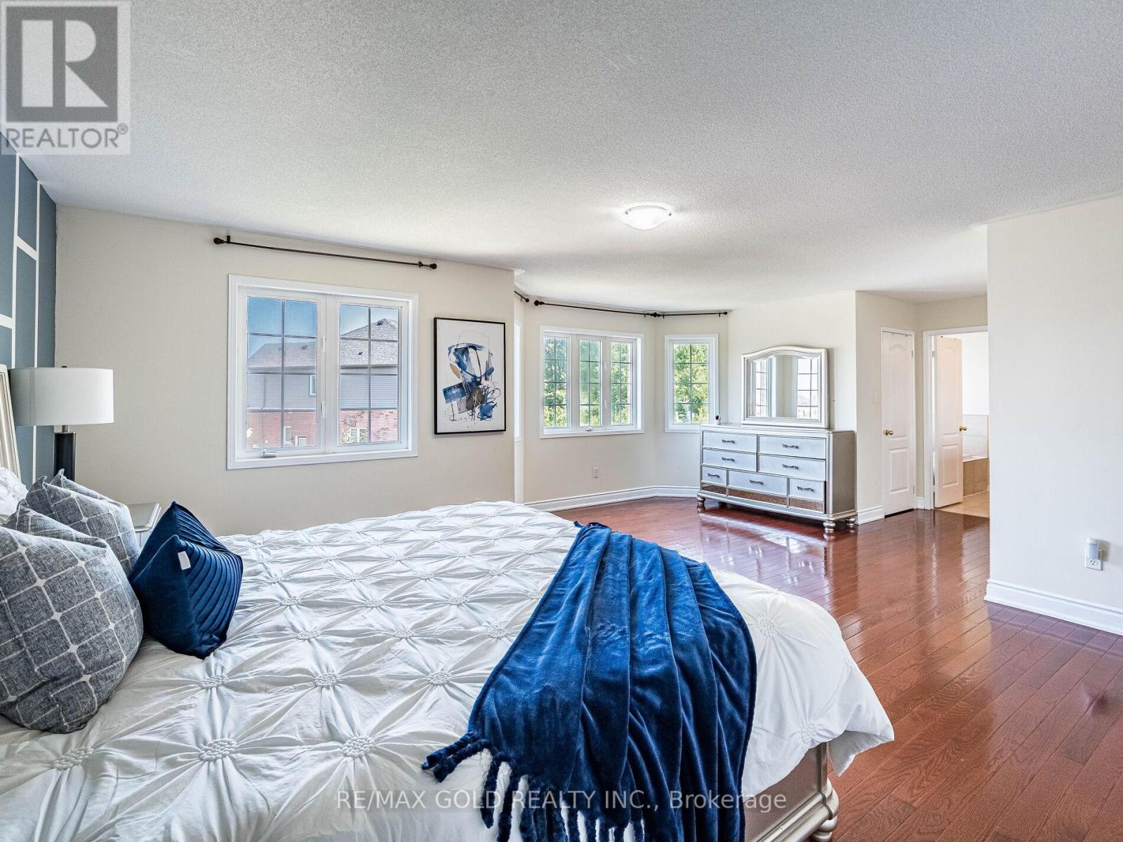 36 Treegrove Crescent, Brampton, Ontario  L7A 0K4 - Photo 23 - W12654444