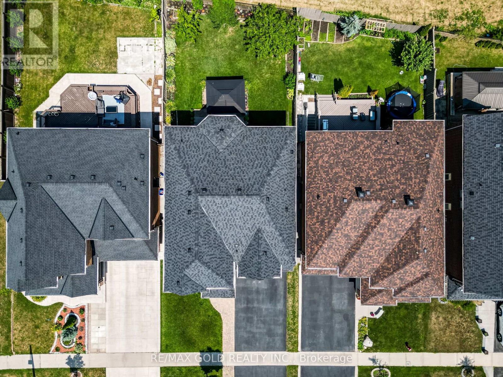 36 Treegrove Crescent, Brampton, Ontario  L7A 0K4 - Photo 3 - W12654444