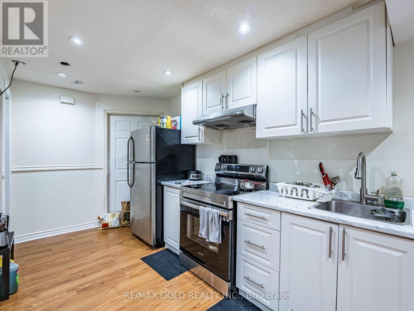 36 Treegrove Crescent, Brampton, Ontario  L7A 0K4 - Photo 34 - W12654444