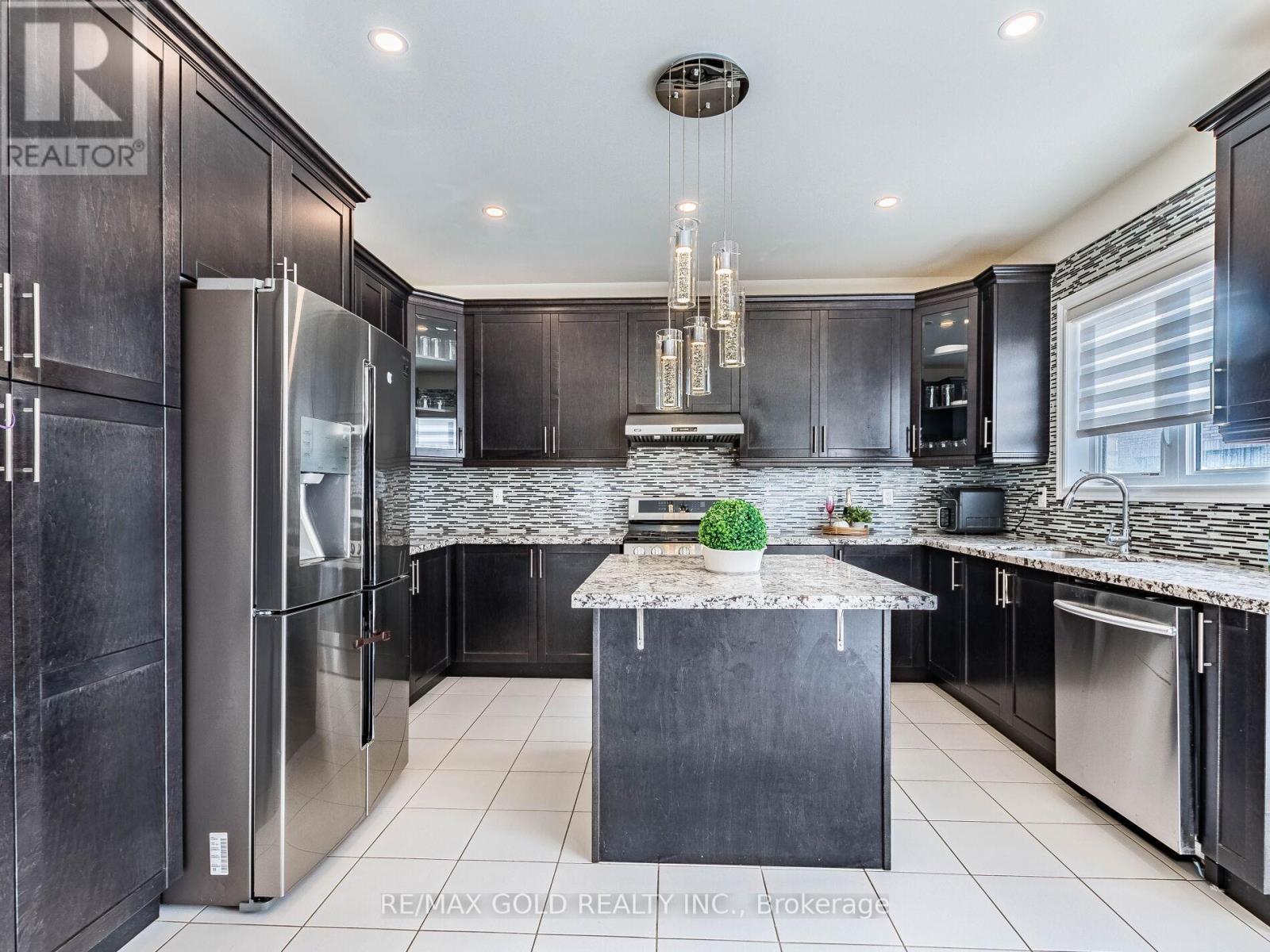 520 Veterans Drive, Brampton, Ontario  L7A 5A7 - Photo 15 - W12654448