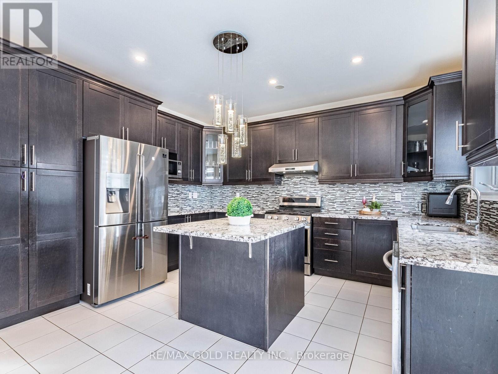 520 Veterans Drive, Brampton, Ontario  L7A 5A7 - Photo 17 - W12654448