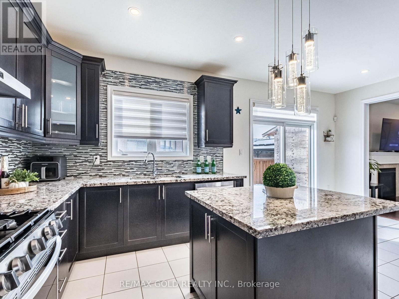 520 Veterans Drive, Brampton, Ontario  L7A 5A7 - Photo 18 - W12654448