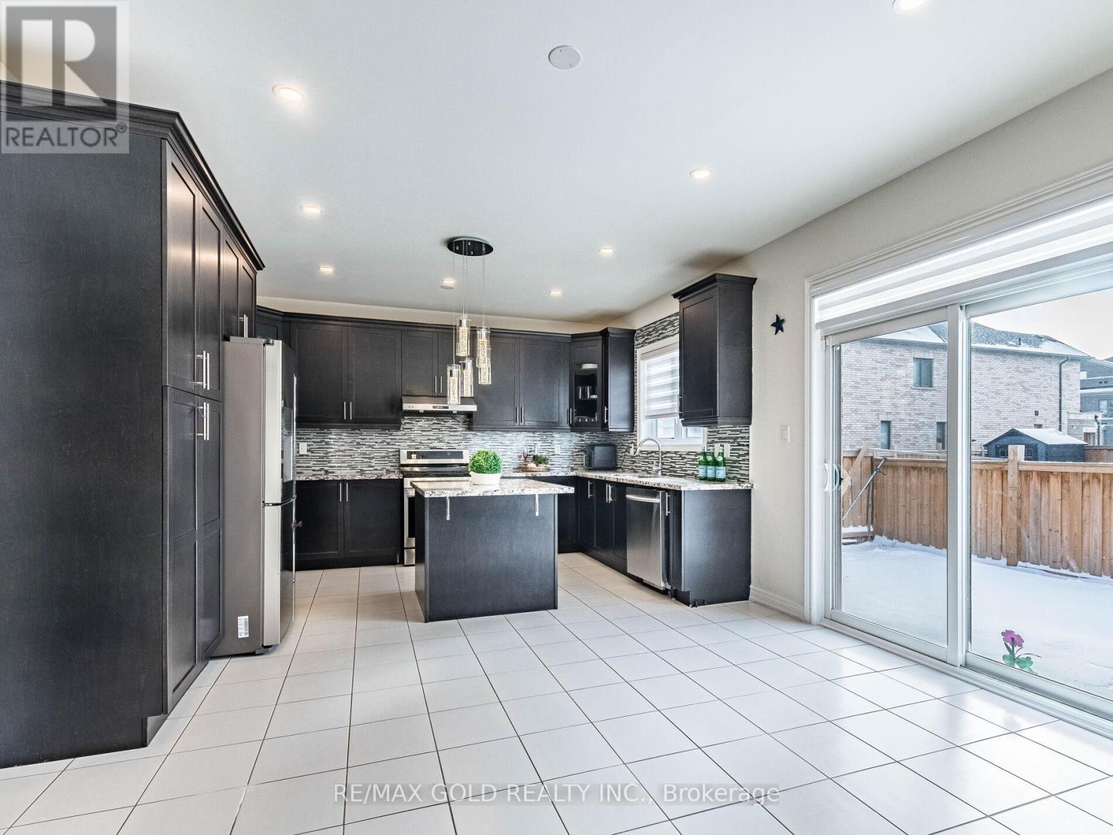 520 Veterans Drive, Brampton, Ontario  L7A 5A7 - Photo 19 - W12654448