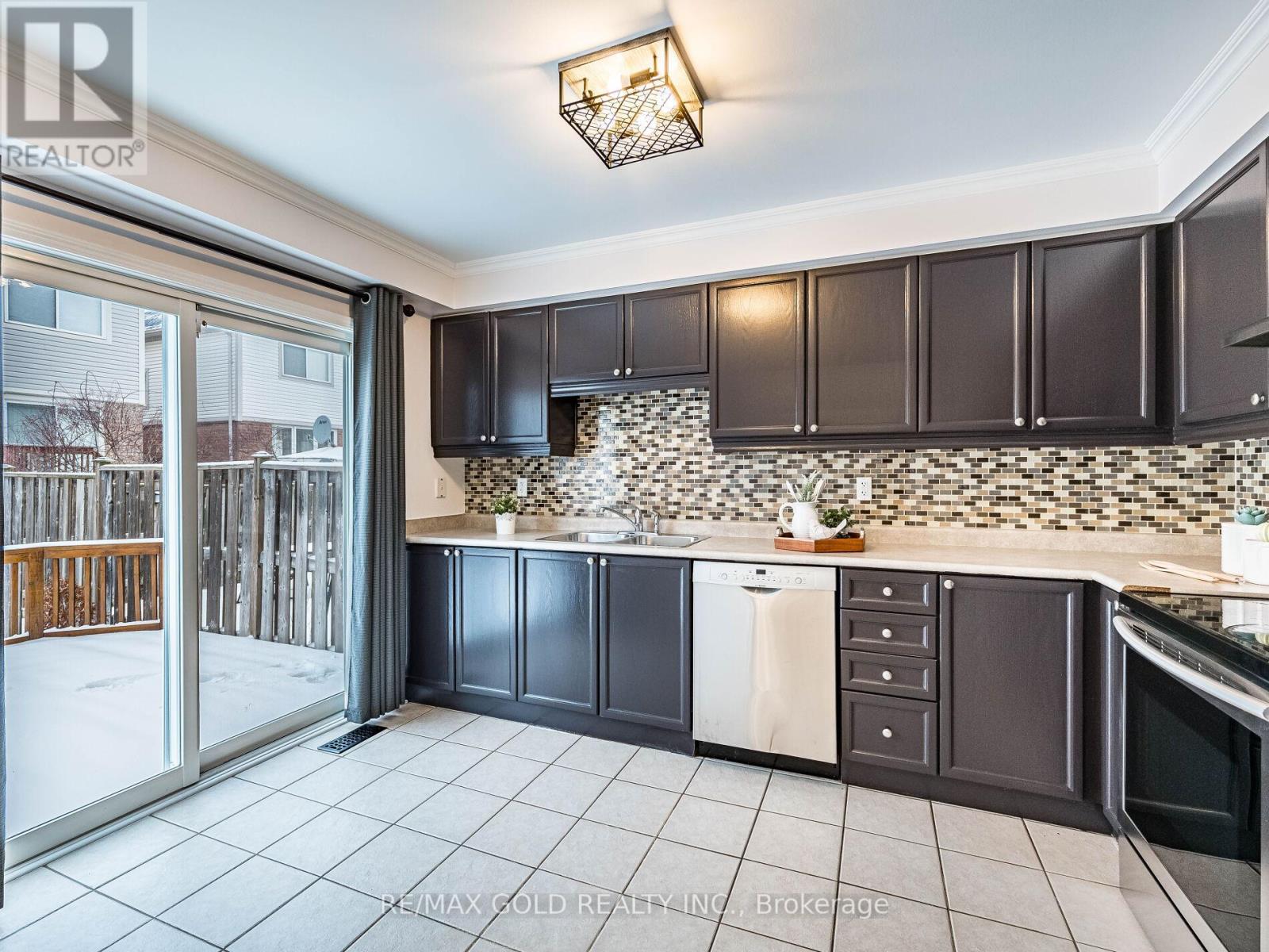 42 Jessop Drive, Brampton, Ontario  L7A 3M8 - Photo 11 - W12654454