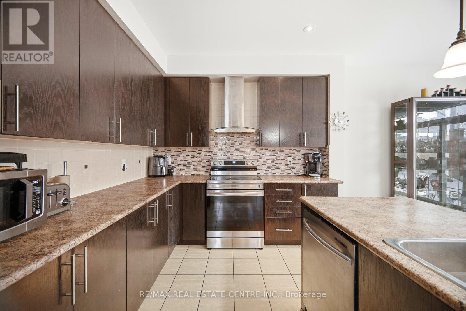 38 Lightcatcher Circle, Brampton, Ontario  L6P 3P5 - Photo 21 - W12654460