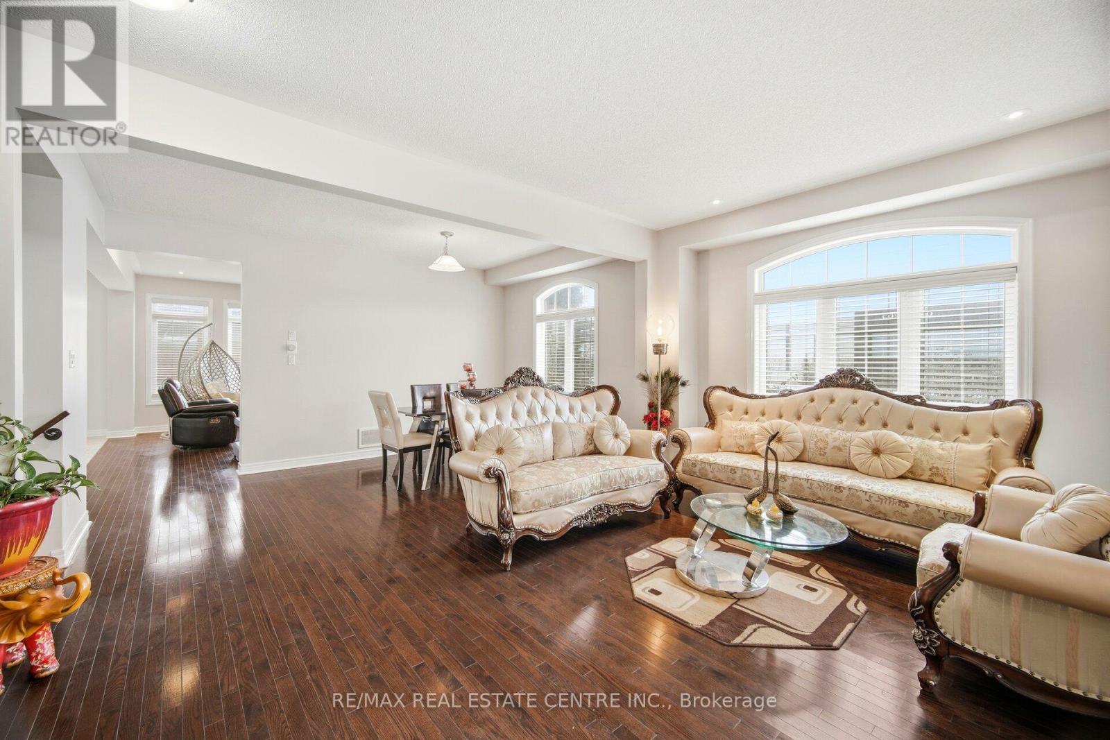 38 Lightcatcher Circle, Brampton, Ontario  L6P 3P5 - Photo 7 - W12654460