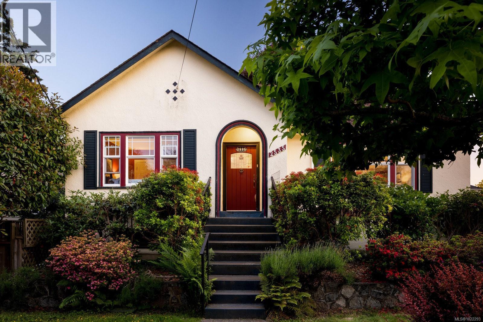 2535 Dalhousie St, Oak Bay, British Columbia  V8R 2H8 - Photo 2 - 1022293