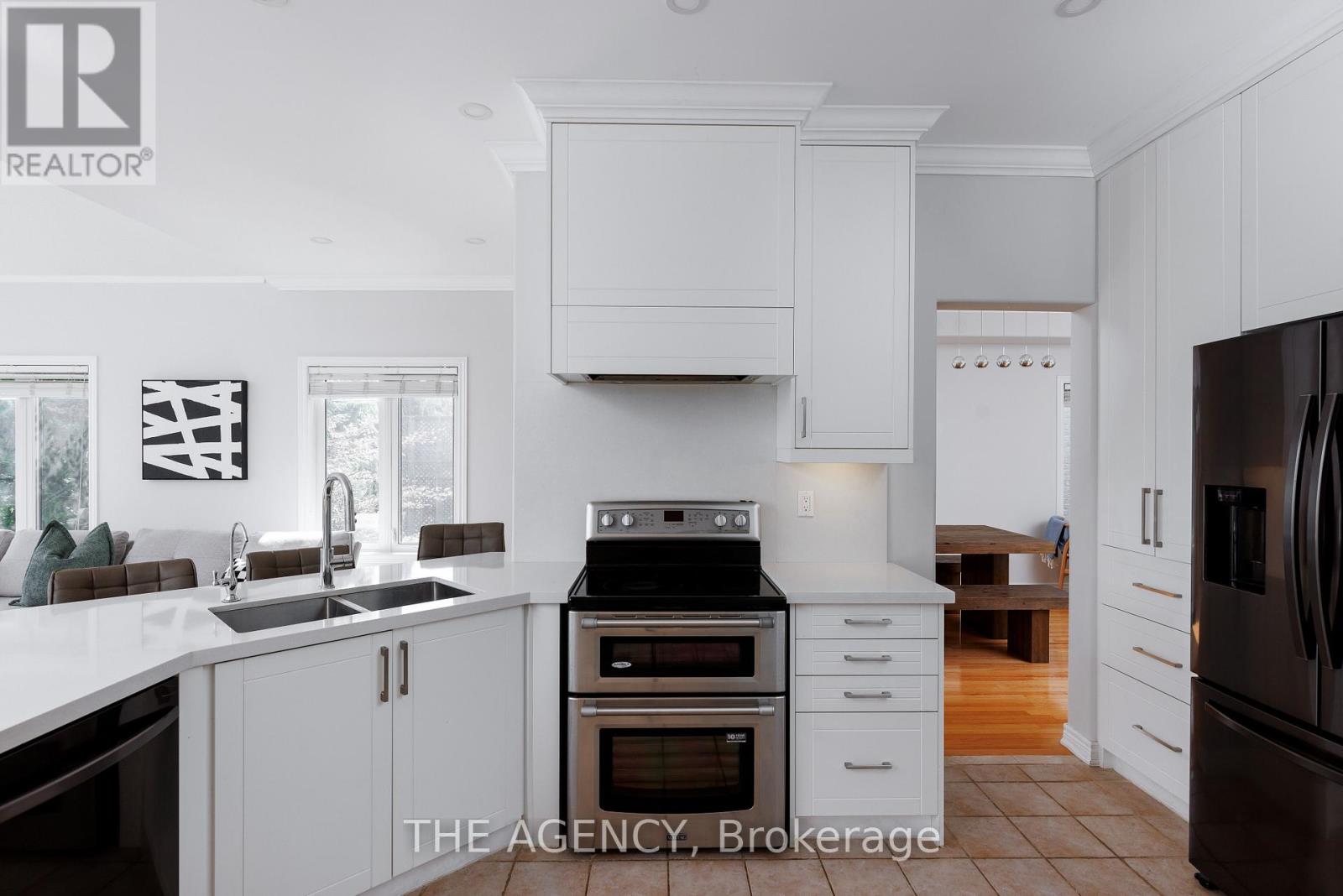 703 Madeline Heights, Newmarket, Ontario  L3X 2J6 - Photo 14 - N12570602