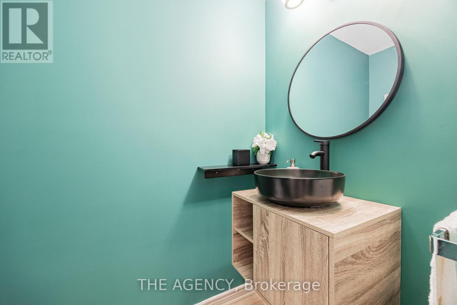 703 Madeline Heights, Newmarket, Ontario  L3X 2J6 - Photo 38 - N12570602