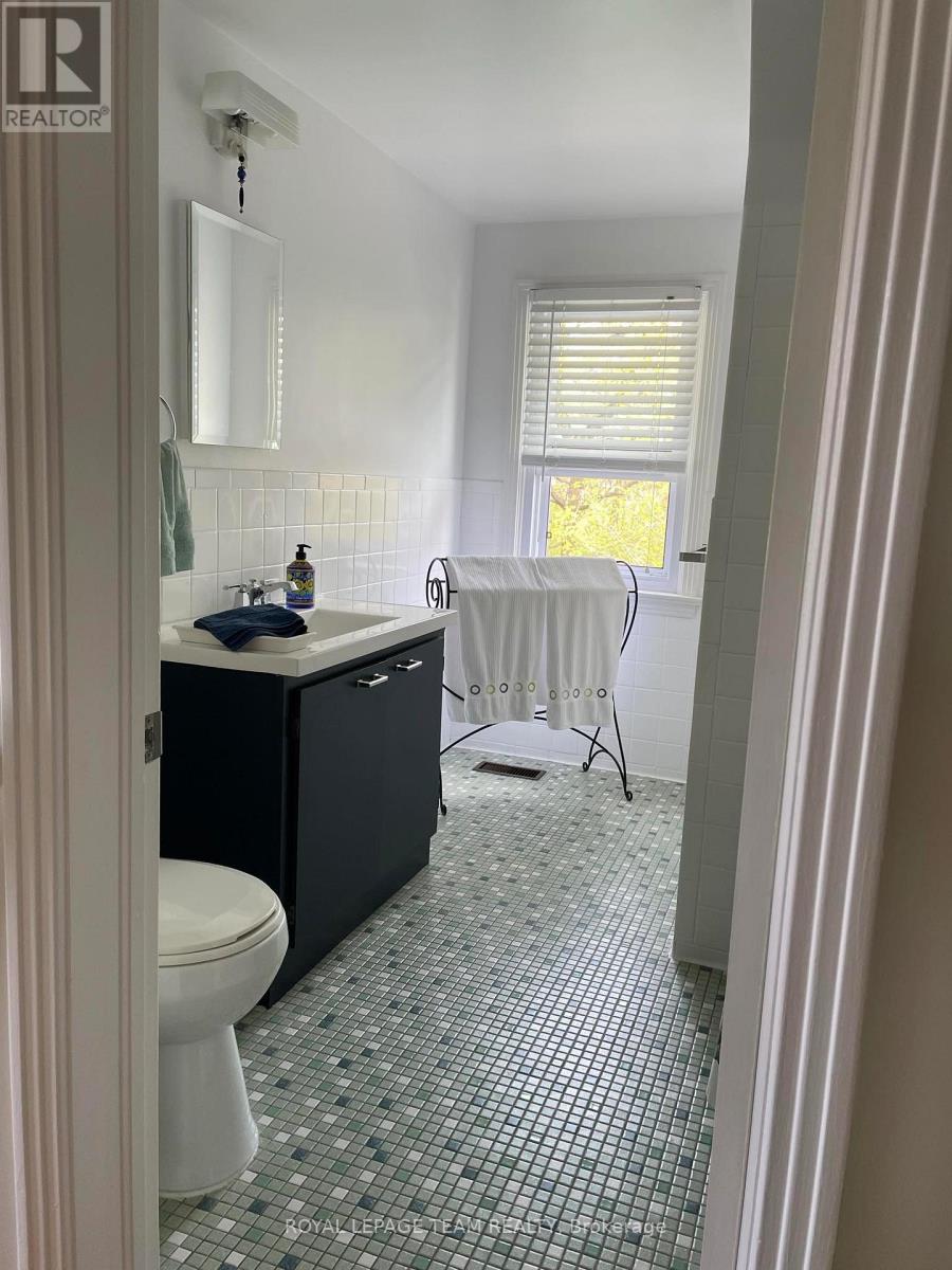 1052 Fisher Avenue, Ottawa, Ontario  K1Z 6P6 - Photo 11 - X12654506