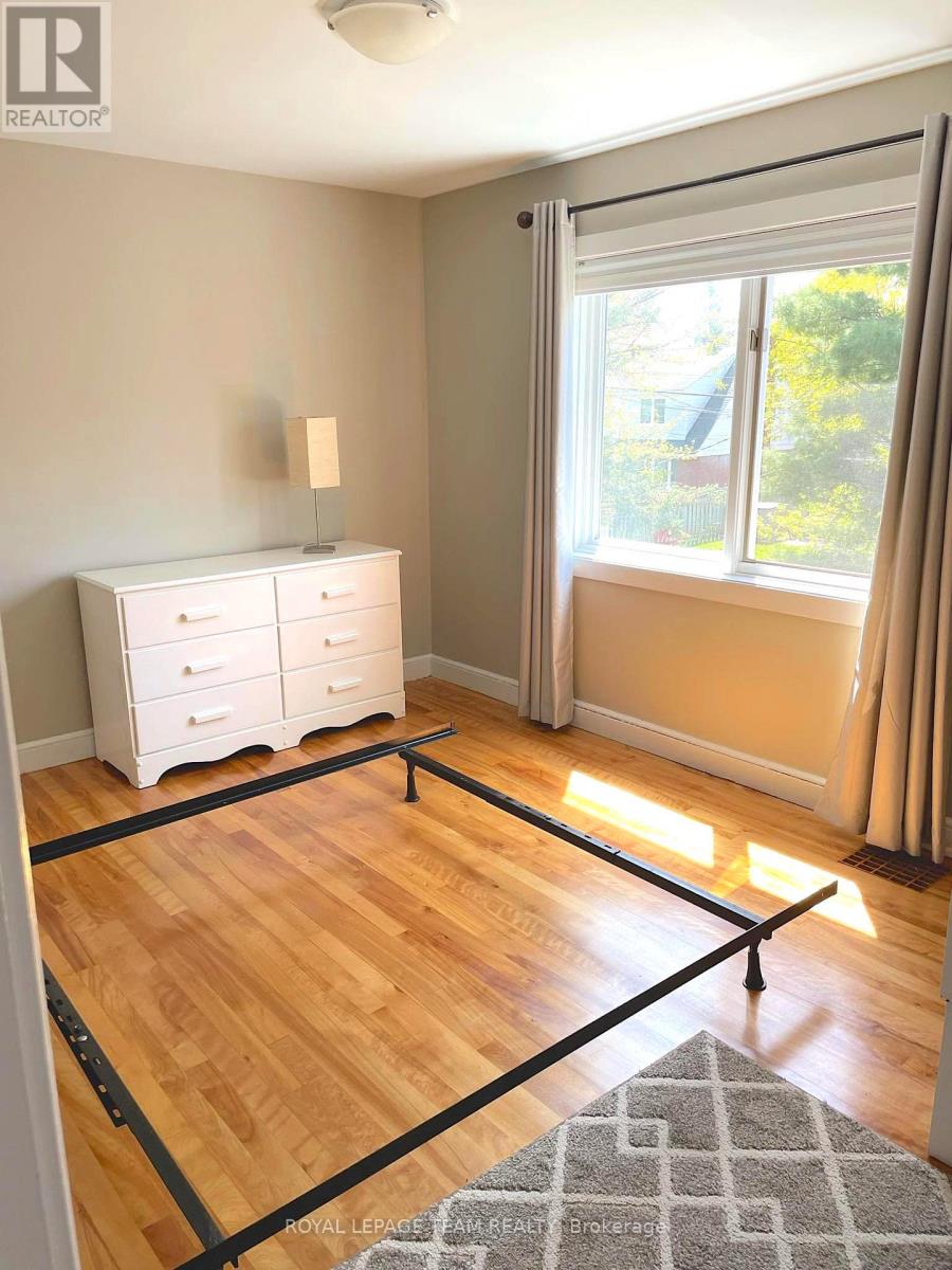1052 Fisher Avenue, Ottawa, Ontario  K1Z 6P6 - Photo 12 - X12654506