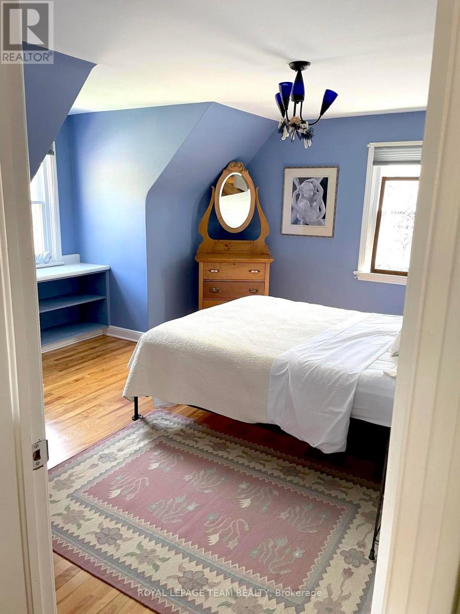 1052 Fisher Avenue, Ottawa, Ontario  K1Z 6P6 - Photo 14 - X12654506