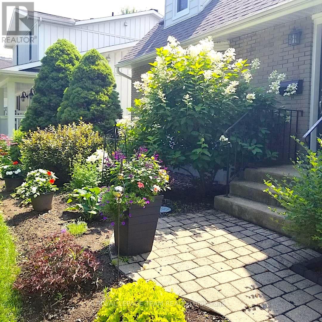 1052 Fisher Avenue, Ottawa, Ontario  K1Z 6P6 - Photo 2 - X12654506