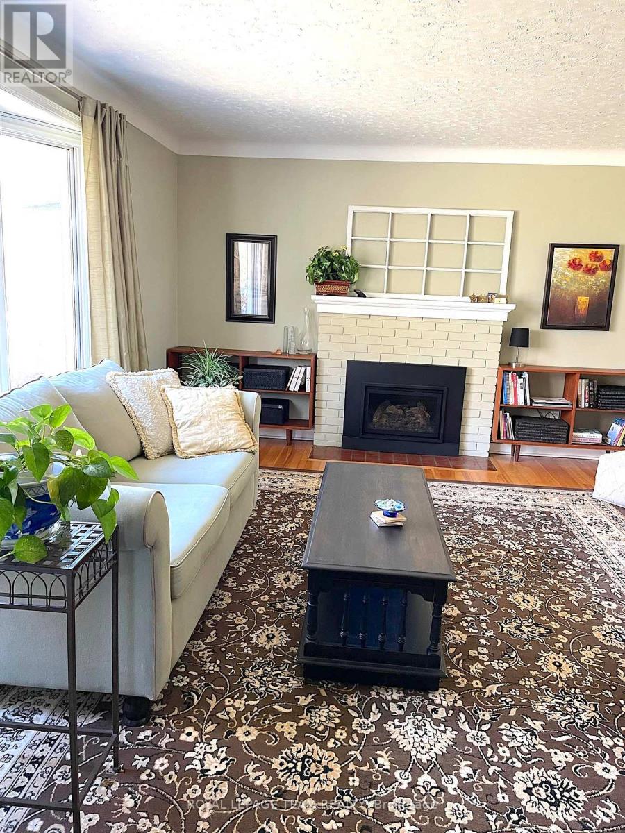 1052 Fisher Avenue, Ottawa, Ontario  K1Z 6P6 - Photo 5 - X12654506