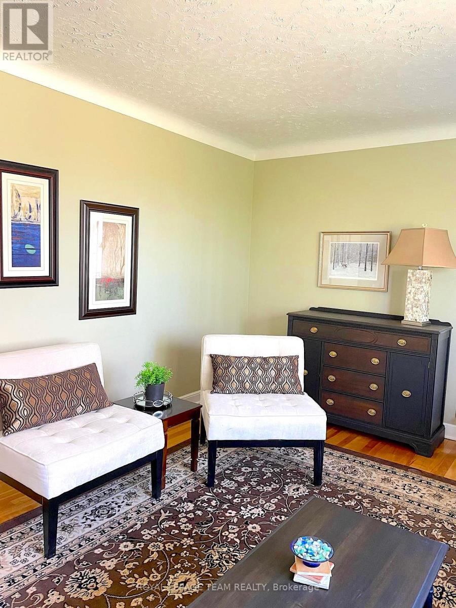 1052 Fisher Avenue, Ottawa, Ontario  K1Z 6P6 - Photo 6 - X12654506