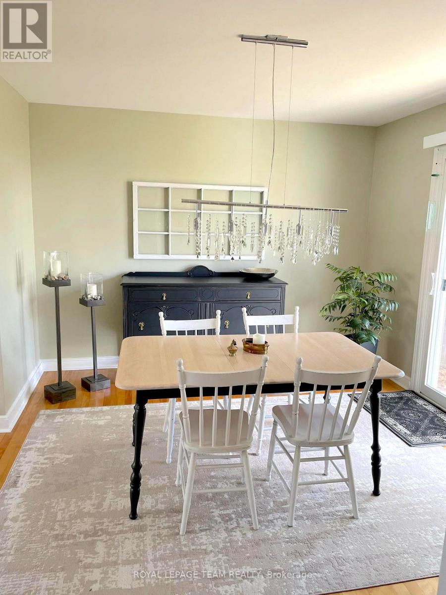 1052 Fisher Avenue, Ottawa, Ontario  K1Z 6P6 - Photo 9 - X12654506