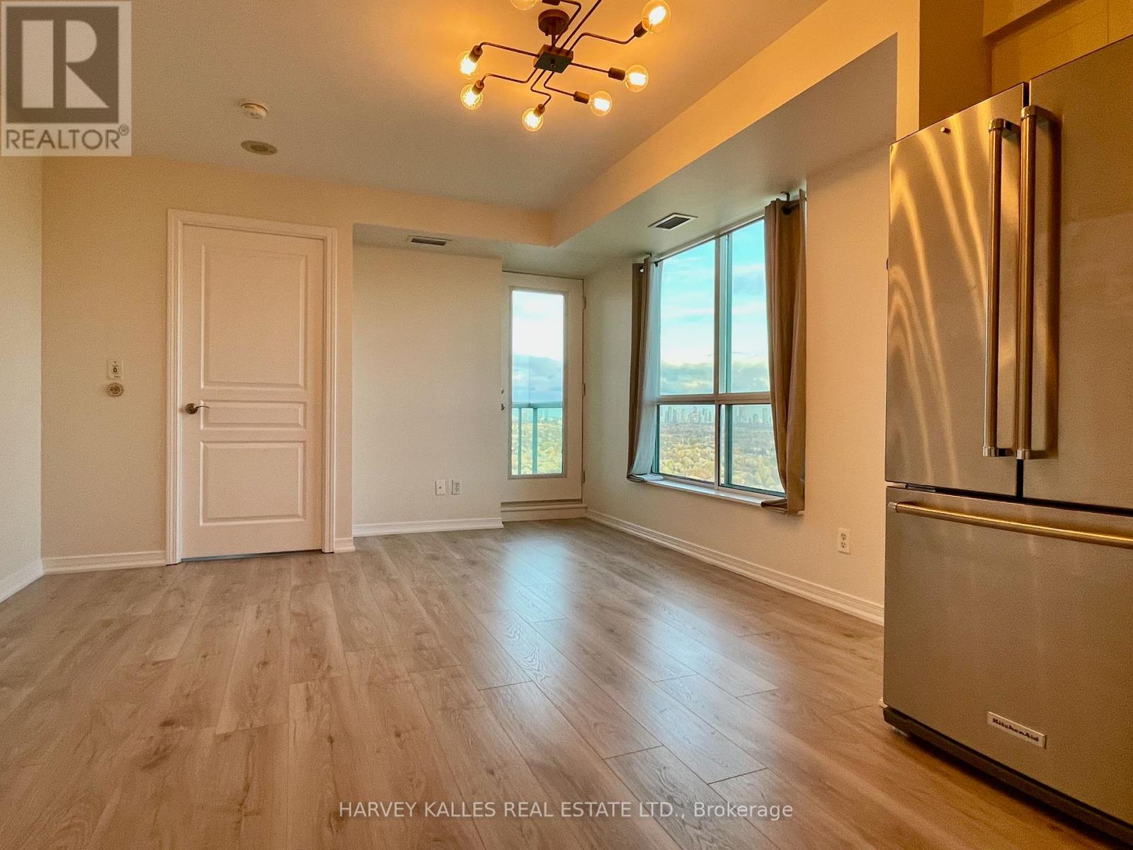 1704 - 2545 Erin Centre Boulevard, Mississauga, Ontario  L5M 6Z9 - Photo 7 - W12654480