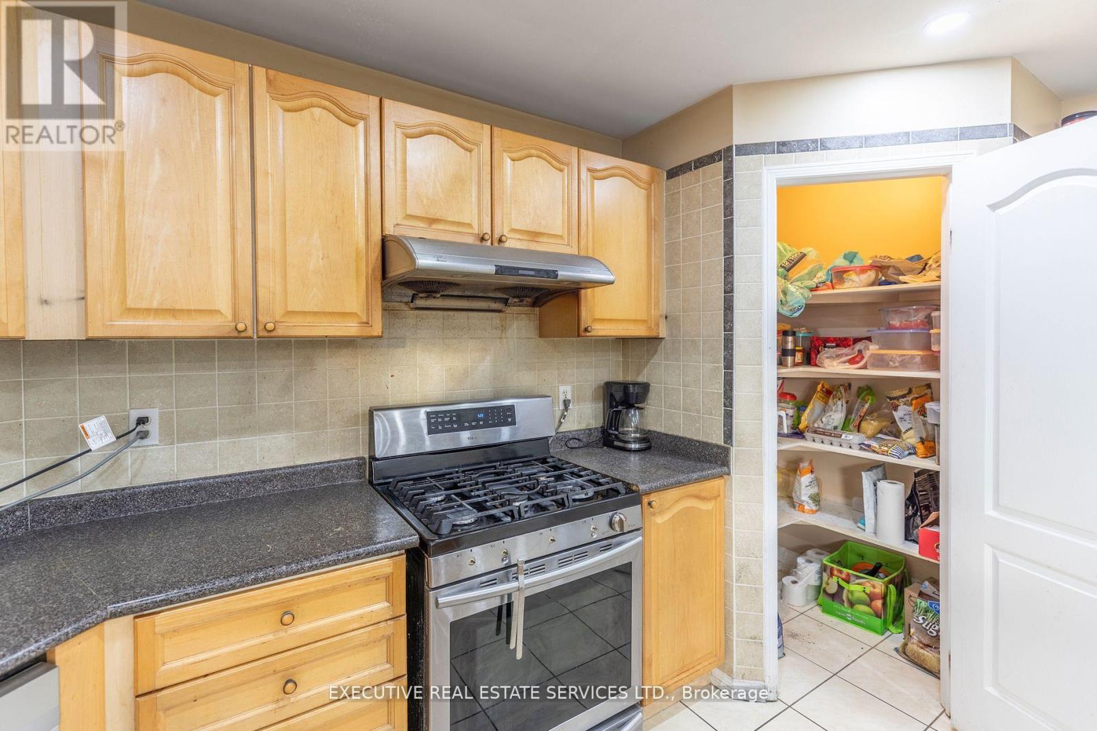 16 Sandway Drive, Brampton, Ontario  L7A 2T9 - Photo 14 - W12654490