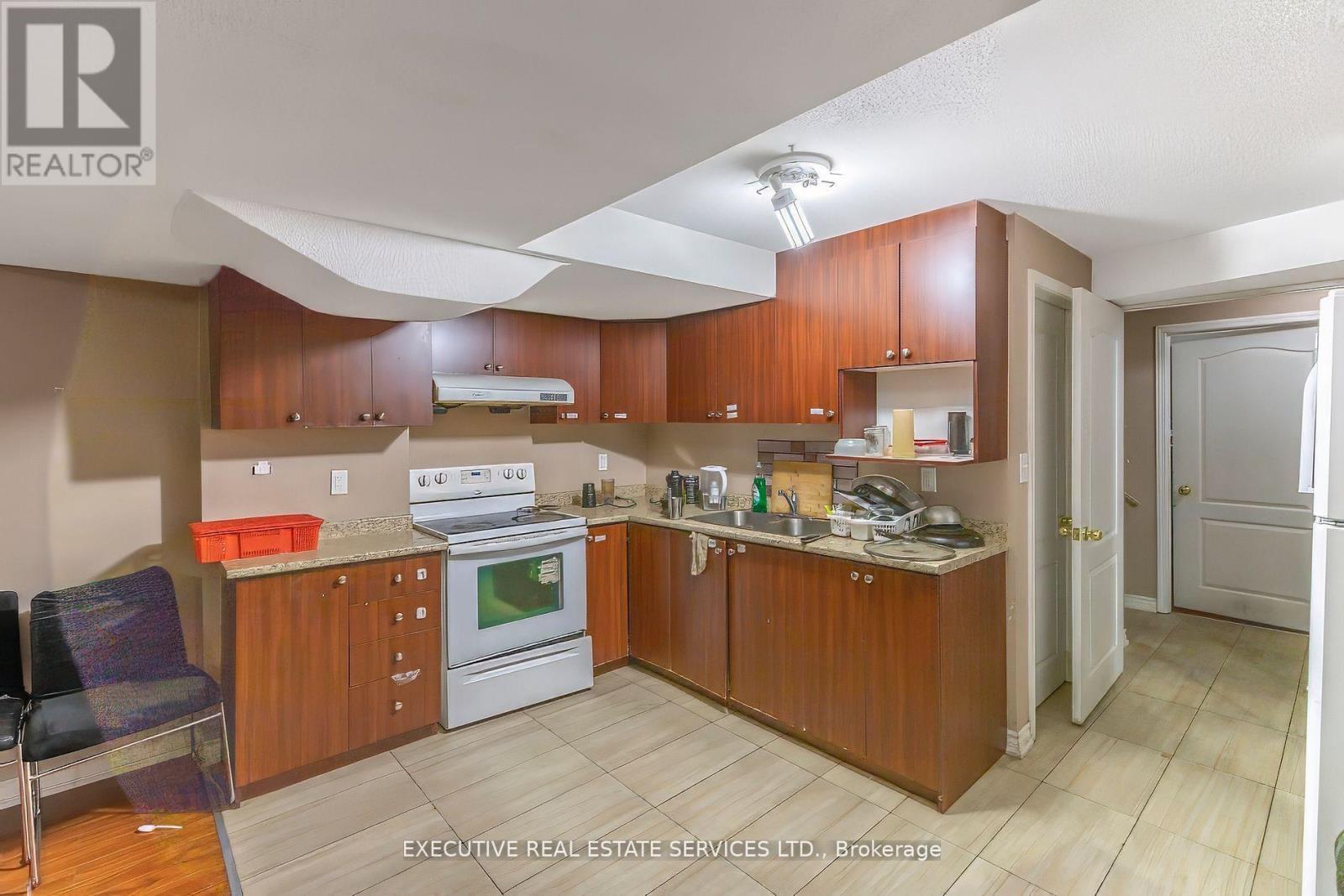 16 Sandway Drive, Brampton, Ontario  L7A 2T9 - Photo 16 - W12654490