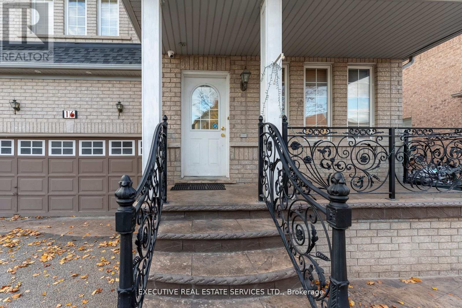 16 Sandway Drive, Brampton, Ontario  L7A 2T9 - Photo 2 - W12654490