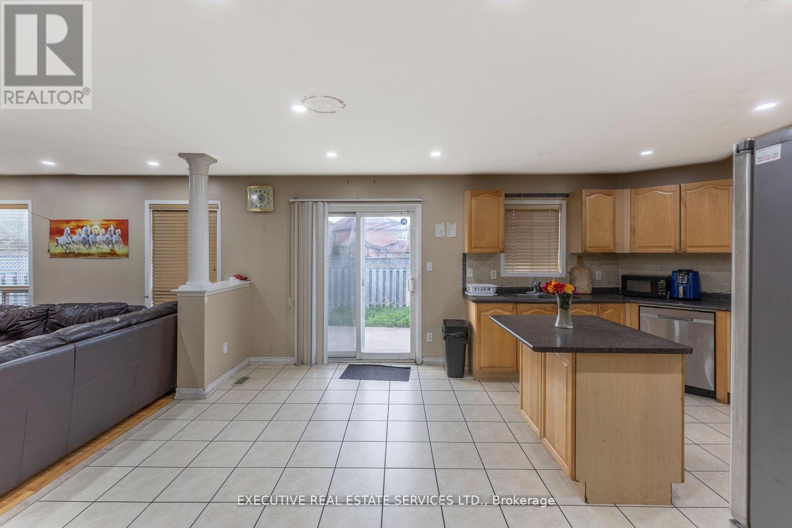 16 Sandway Drive, Brampton, Ontario  L7A 2T9 - Photo 20 - W12654490