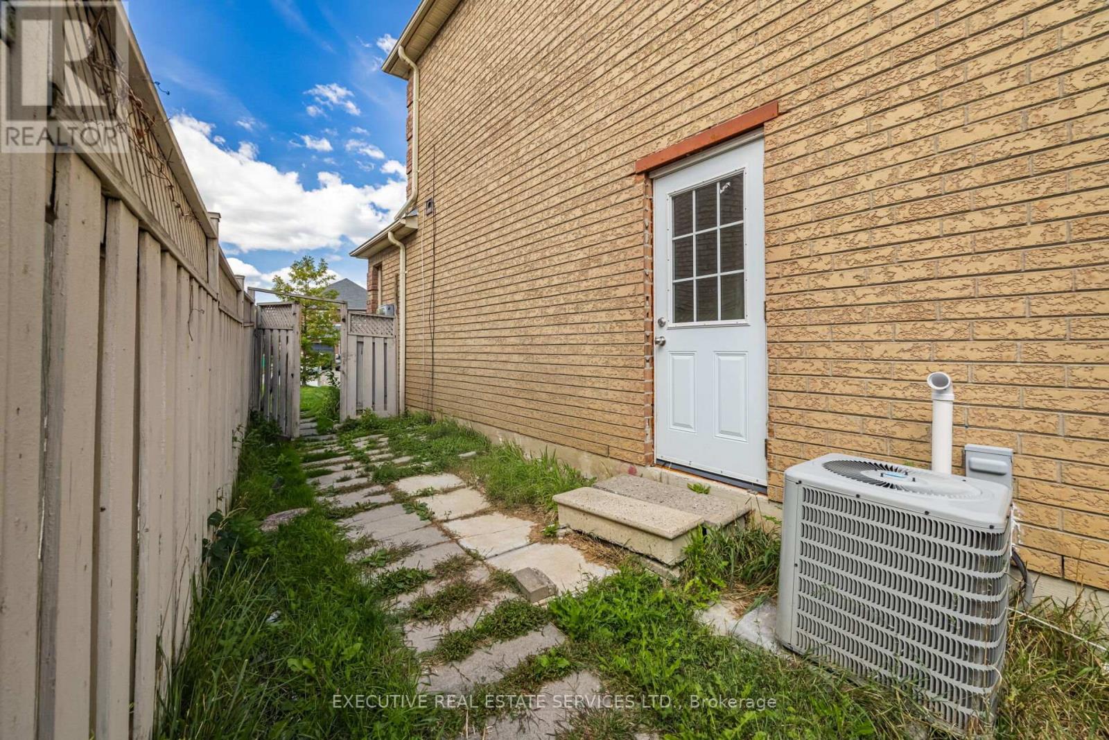 39 Caruso Drive, Brampton, Ontario  L6Y 5B2 - Photo 10 - W12654498