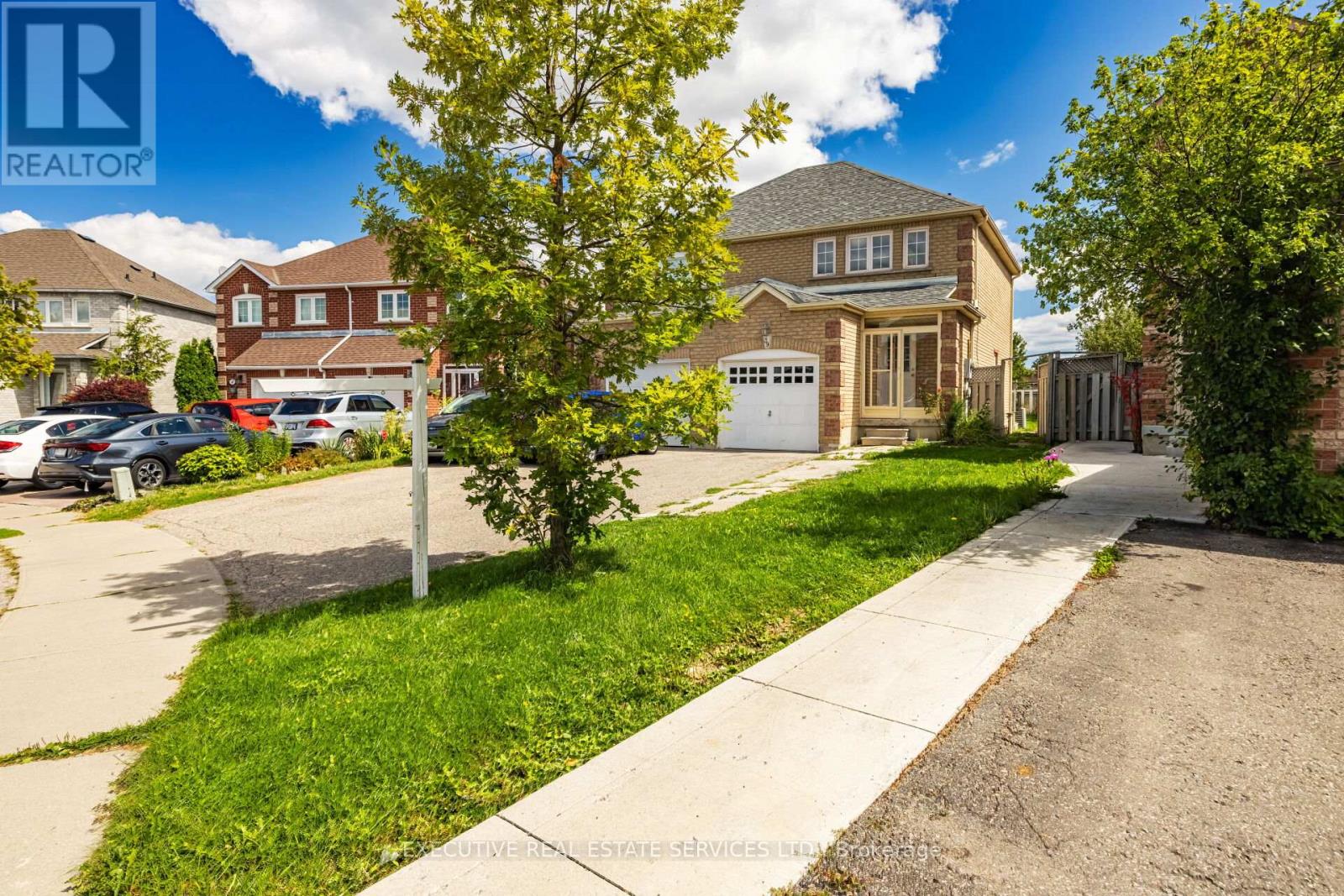 39 Caruso Drive, Brampton, Ontario  L6Y 5B2 - Photo 5 - W12654498