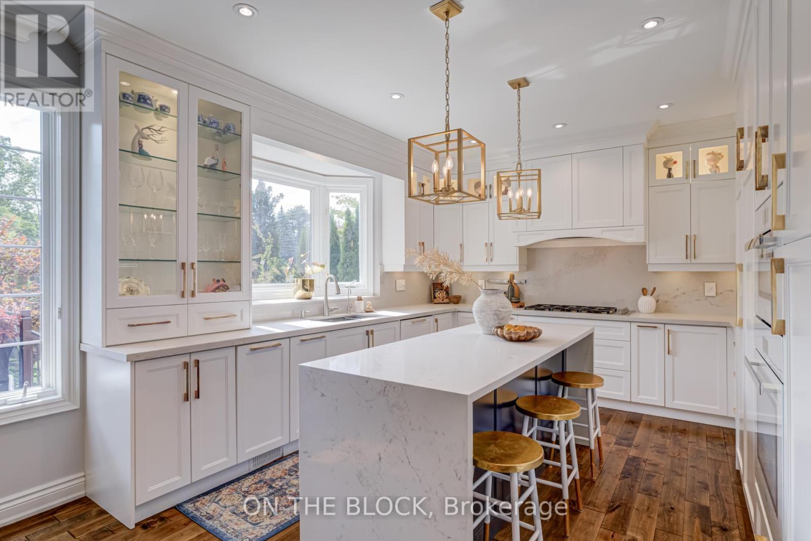 2212 Oneida Court, Mississauga, Ontario  L5C 4G5 - Photo 10 - W12654522