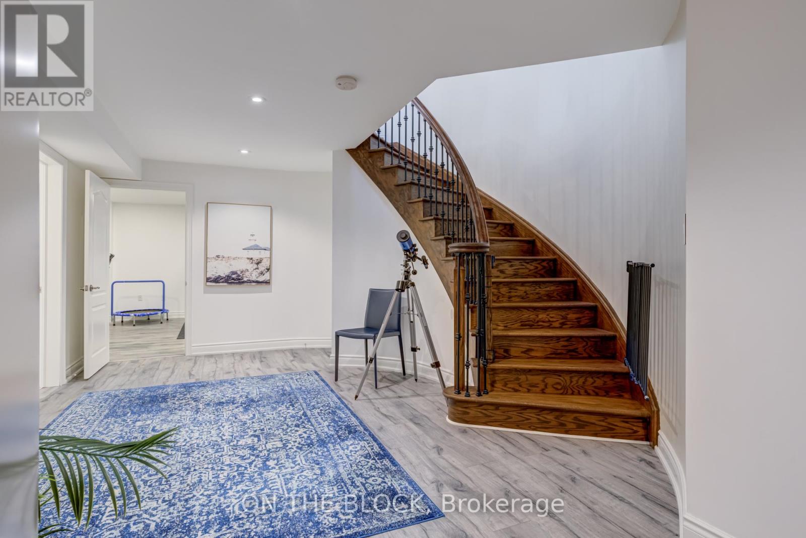 2212 Oneida Court, Mississauga, Ontario  L5C 4G5 - Photo 38 - W12654522