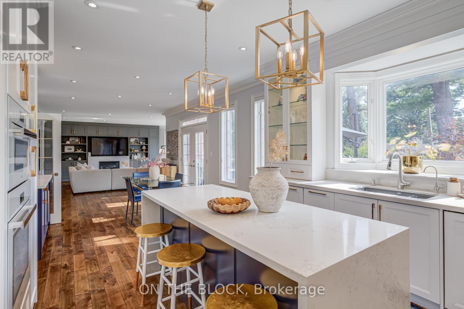 2212 Oneida Court, Mississauga, Ontario  L5C 4G5 - Photo 7 - W12654522