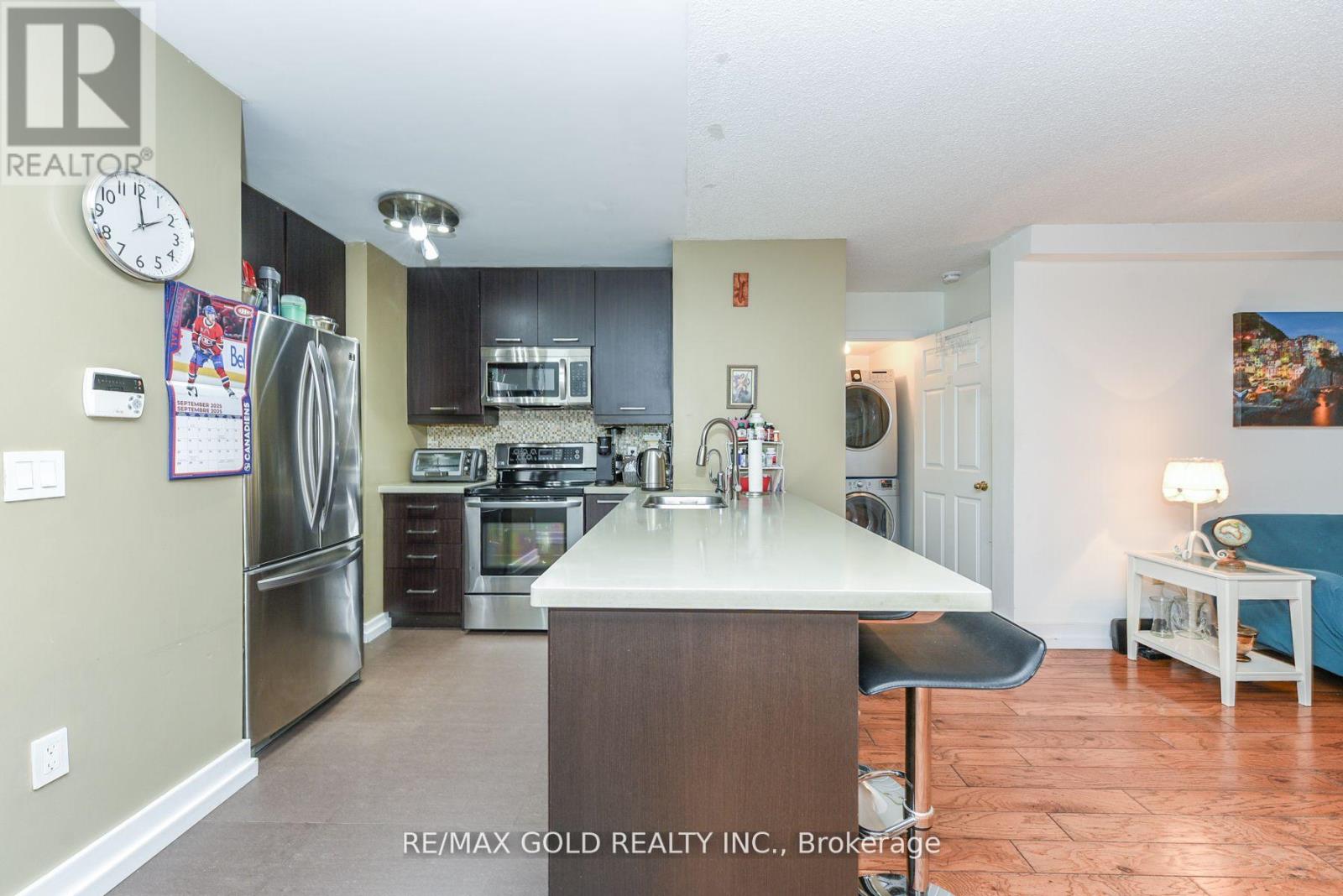 211 - 17 Michael Power Place, Toronto, Ontario  M9A 5G5 - Photo 32 - W12654526