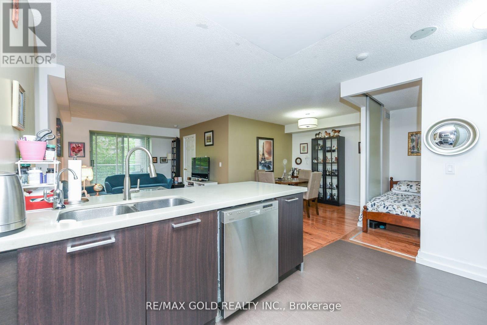 211 - 17 Michael Power Place, Toronto, Ontario  M9A 5G5 - Photo 33 - W12654526