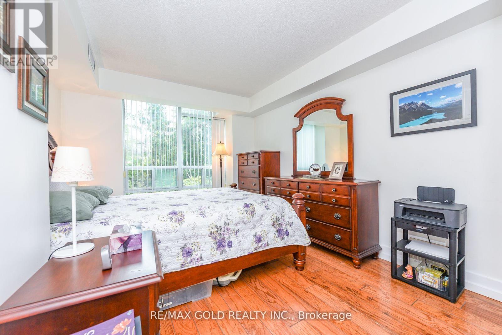 211 - 17 Michael Power Place, Toronto, Ontario  M9A 5G5 - Photo 8 - W12654526