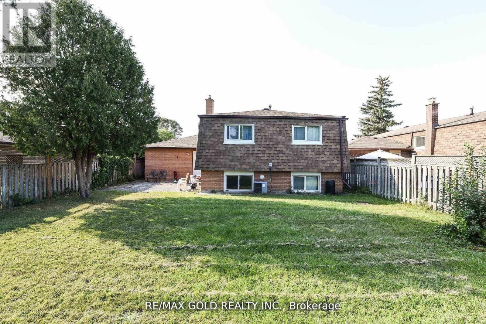3630 Brandon Gate Drive, Mississauga, Ontario  L4T 3E5 - Photo 4 - W12654528