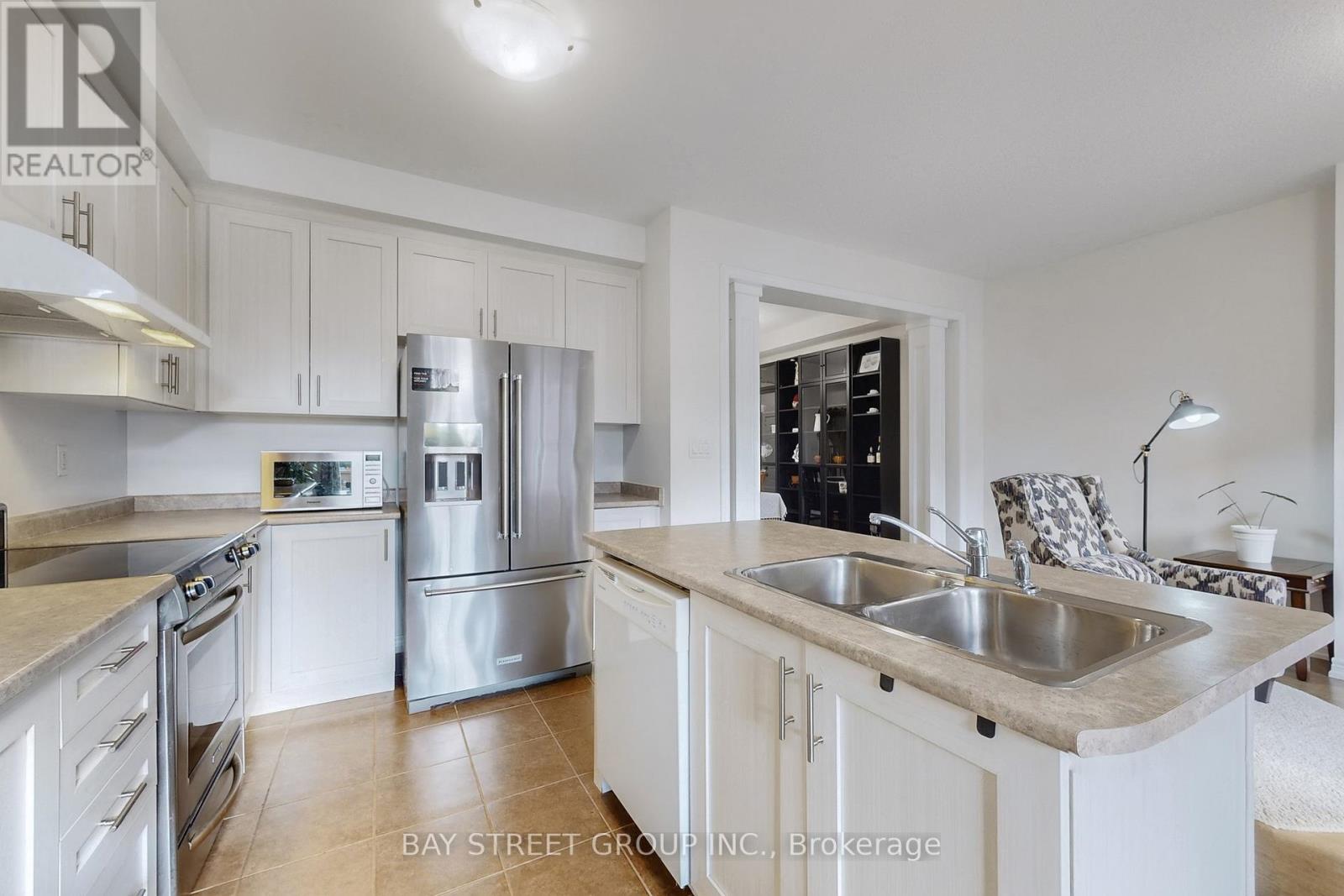 7 Paper Mills Crescent, Richmond Hill, Ontario  L4E 0V5 - Photo 10 - N12654534