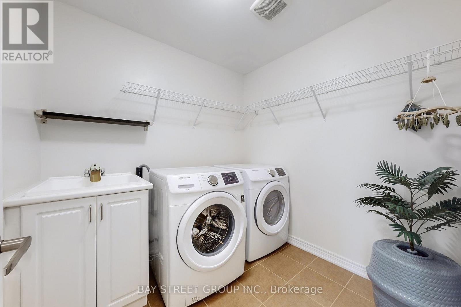 7 Paper Mills Crescent, Richmond Hill, Ontario  L4E 0V5 - Photo 29 - N12654534