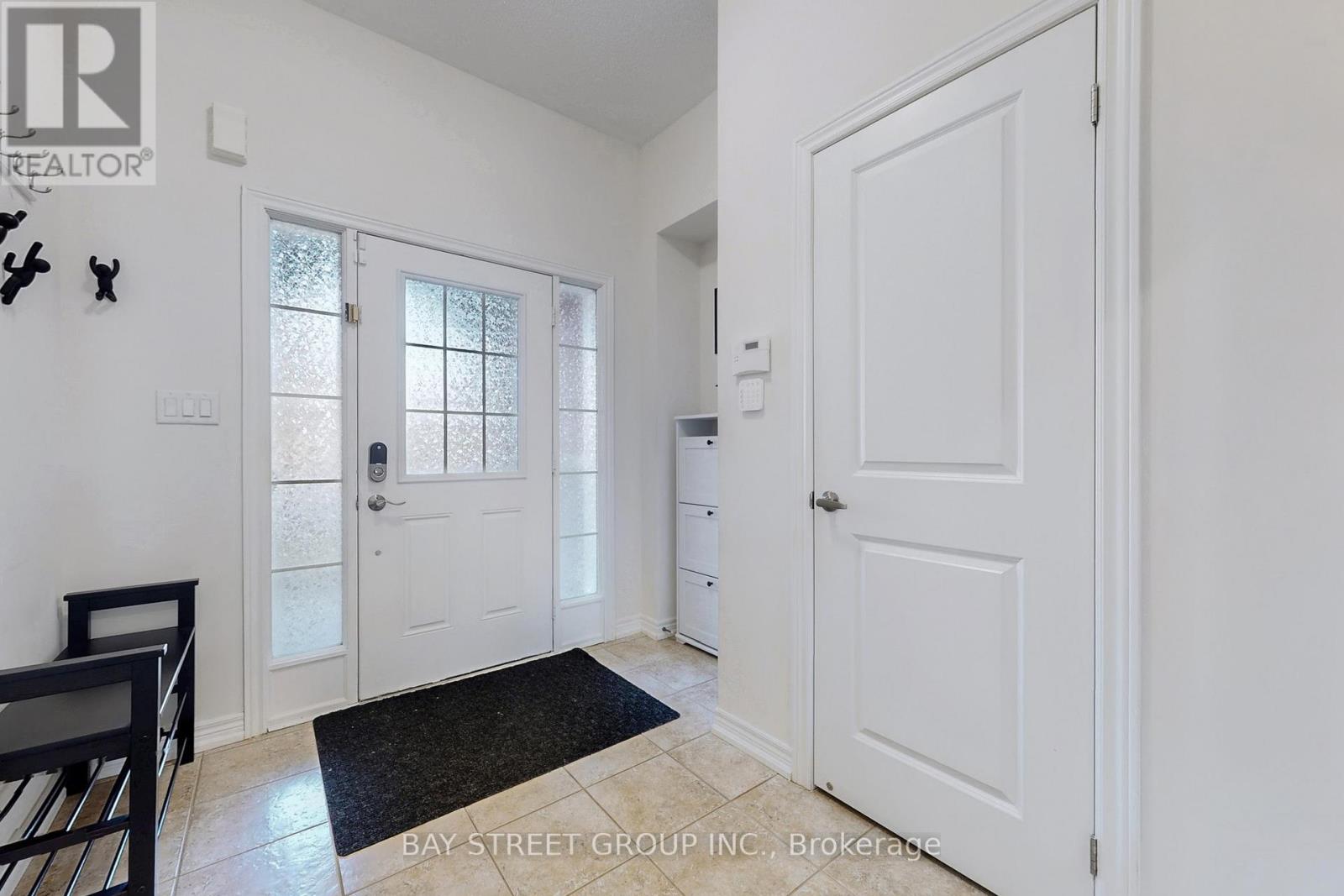 7 Paper Mills Crescent, Richmond Hill, Ontario  L4E 0V5 - Photo 3 - N12654534