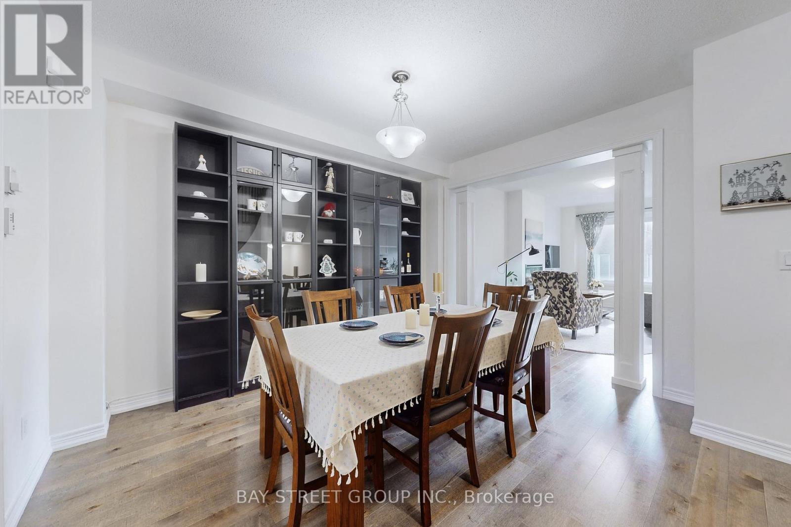 7 Paper Mills Crescent, Richmond Hill, Ontario  L4E 0V5 - Photo 5 - N12654534