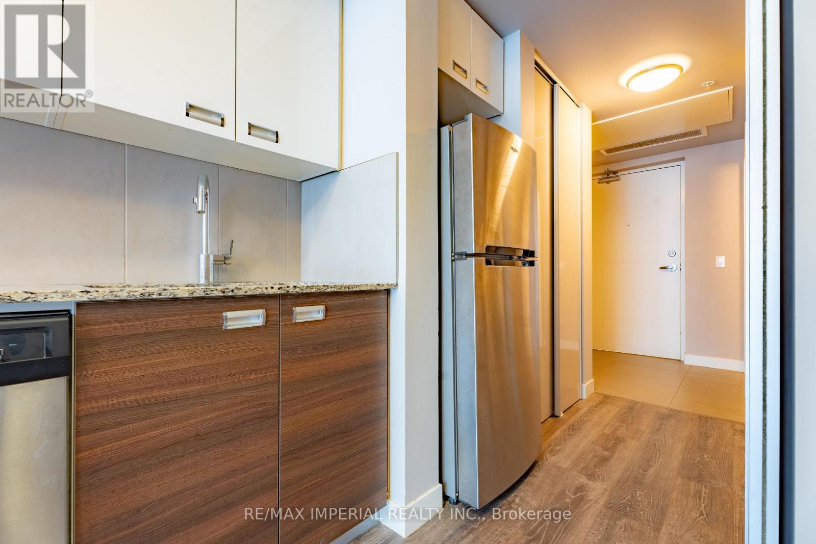 210 - 308 Lester Street, Waterloo, Ontario  N2L 0H9 - Photo 10 - X12654542