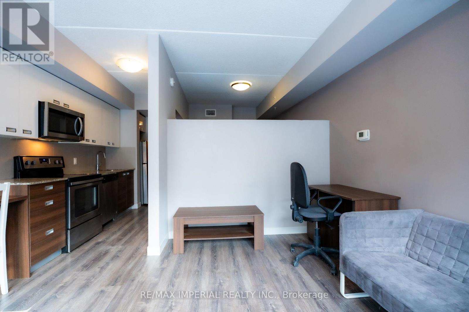 210 - 308 Lester Street, Waterloo, Ontario  N2L 0H9 - Photo 11 - X12654542